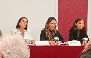 Investigan 13 buques por derrame; limpian costas y aseguran playas