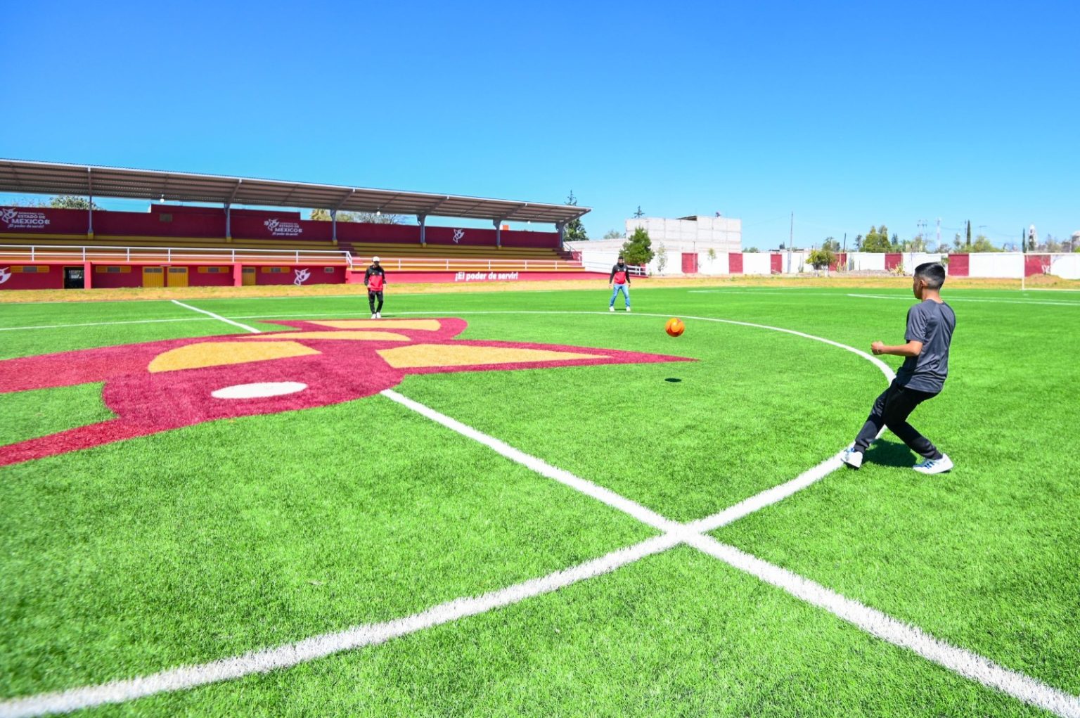 Invierte GEM 16.9 mdp en modernización de Unidad Deportiva en Coyotepec