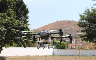 Lanzan drones agrícolas en Zacazonapan para fumigar el campo