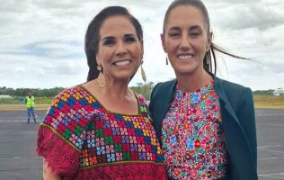 Llega Claudia Sheinbaum a Cancún y es recibida por Mara Lezama