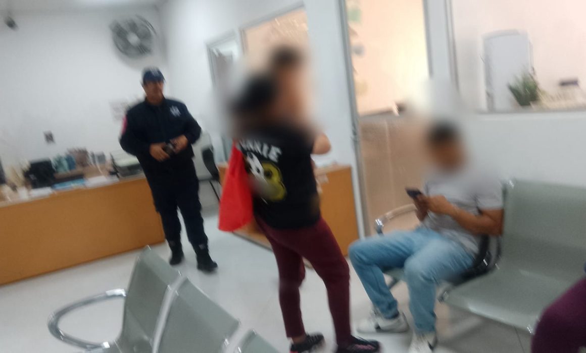 Localizan policías de Ecatepec a niño de dos años solo en un cuarto