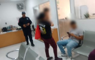 Localizan policías de Ecatepec a niño de dos años solo en un cuarto