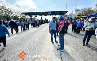 Maestros toman casetas de peaje y exigen mesa tripartita inmediata