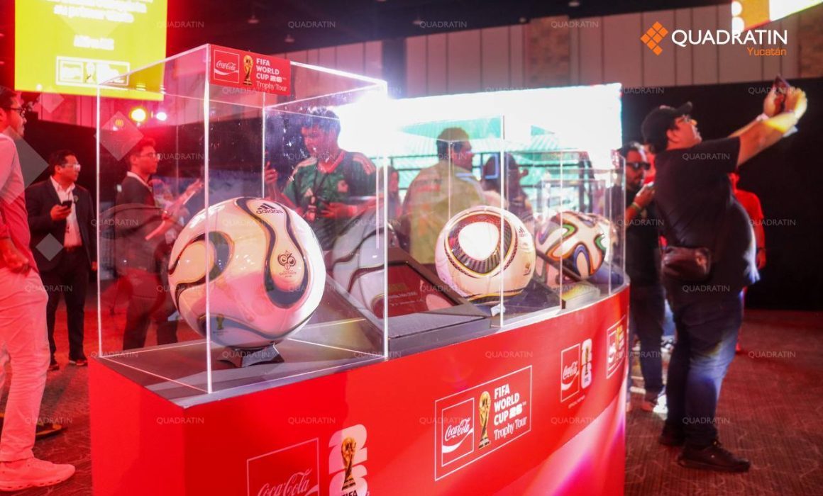 Meridanos viven la experiencia de apreciar el trofeo original de la Copa del Mundo