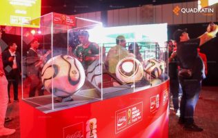 Meridanos viven la experiencia de apreciar el trofeo original de la Copa del Mundo