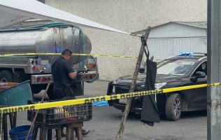 Muere peatón tras ser aplastado por una pipa de agua en Naucalpan