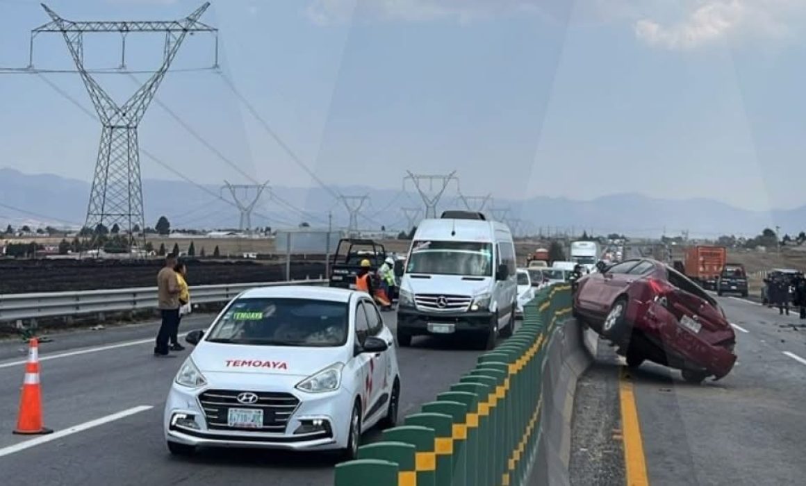 Mueren dos en choque múltiple en San Pablo Autopan Toluca