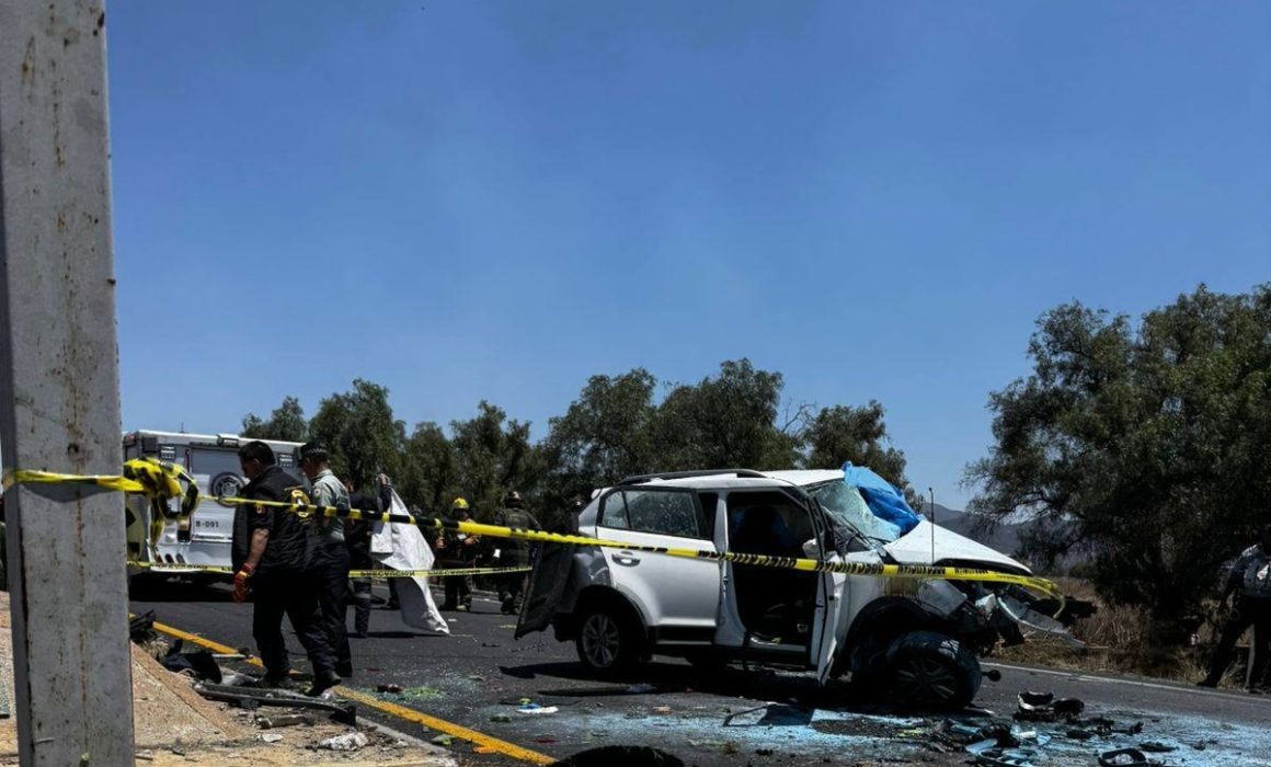 Mueren dos personas en la México-Pirámides tras fuerte choque en Acolman