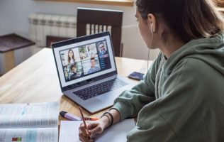 Ofrece UAEMéx taller de Word con herramientas de inteligencia artificial