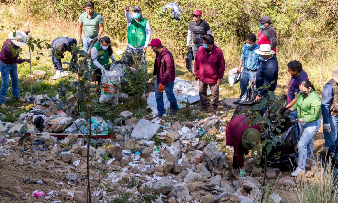 Organiza Tianguistenco limpieza en paraje El Apilulco con vecinos