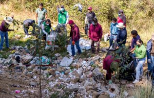 Organiza Tianguistenco limpieza en paraje El Apilulco con vecinos