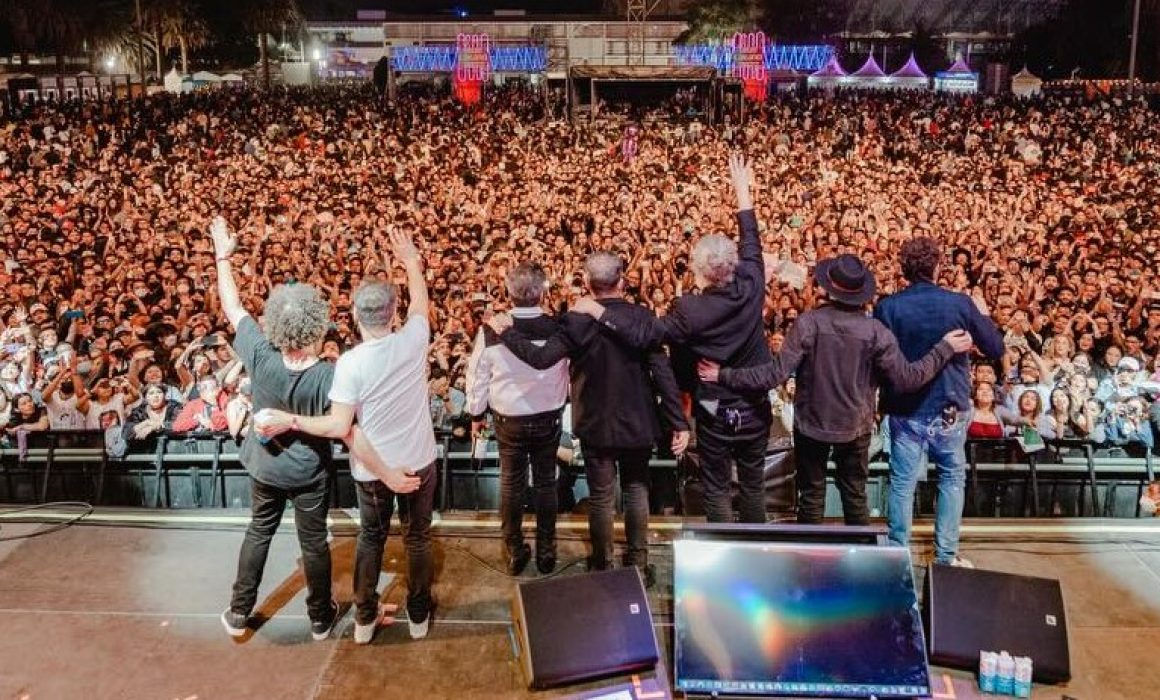 Pararán Love of Lesbian por tiempo indefinido después del Vive Latino
