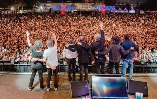Pararán Love of Lesbian por tiempo indefinido después del Vive Latino