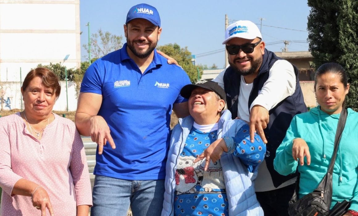 Participa Anuar Azar en jornada vecinal para mejorar calles en Atizapán