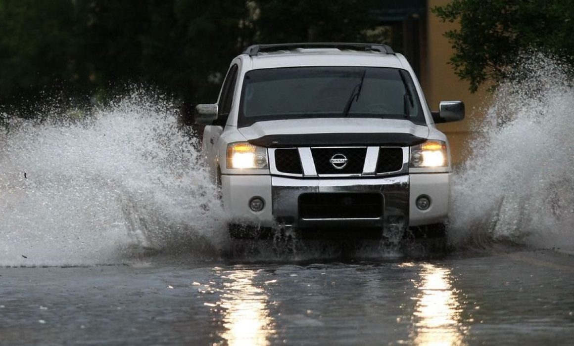 Pon en marcha estas recomendaciones para conducir bajo la lluvia