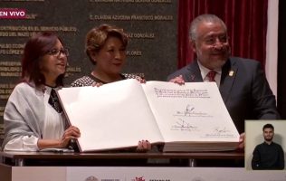 Premia Delfina Gómez a mexiquenses ilustres en 202 Aniversario de Edomex