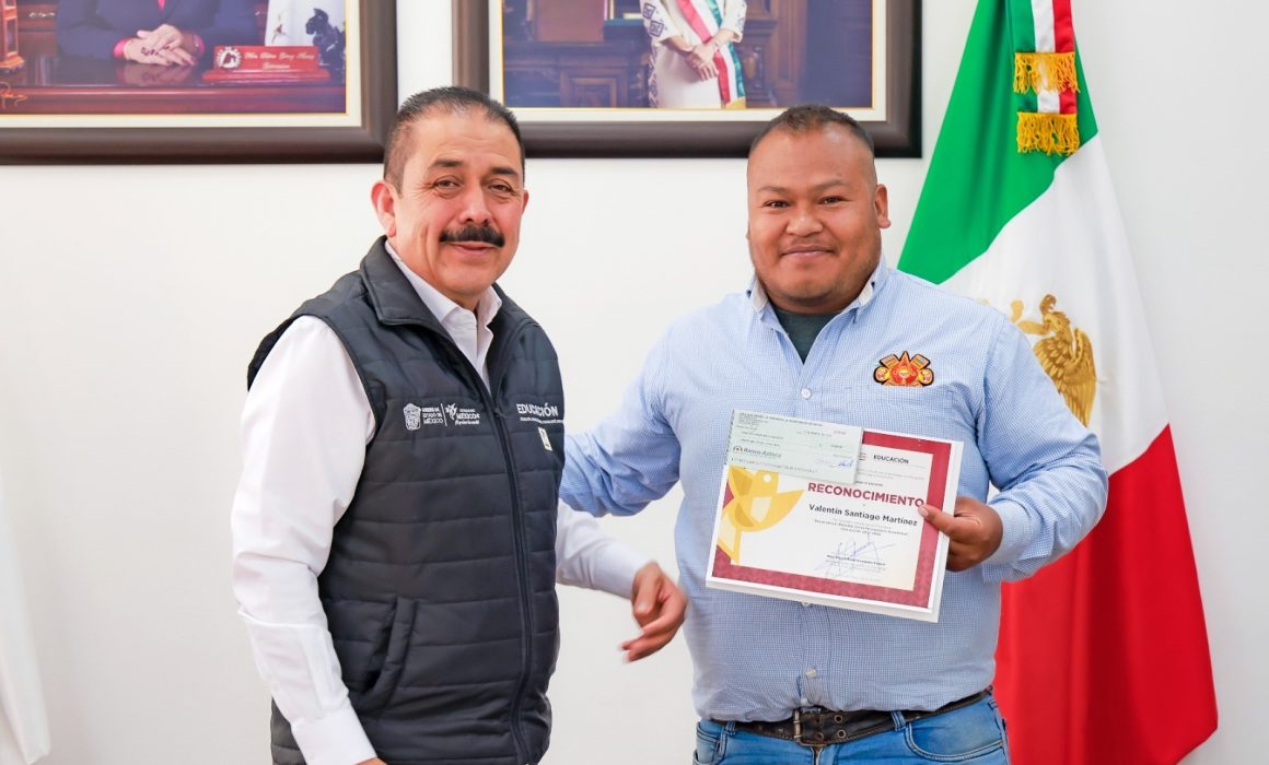 Premian con becas al extranjero a los mejores estudiantes de Edomex