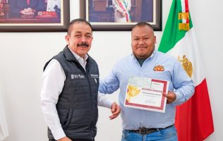 Premian con becas al extranjero a los mejores estudiantes de Edomex
