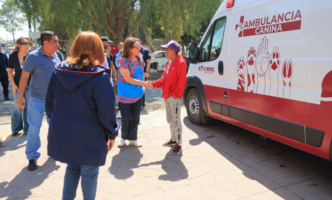 Presenta Azucena Cisneros ambulancias veterinarias en Ecatepec