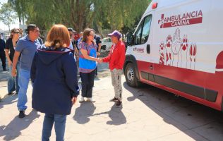 Presenta Azucena Cisneros ambulancias veterinarias en Ecatepec