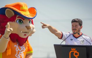 21. Presentan a Leo, la mascota que encenderá el Mundial en Nuevo León