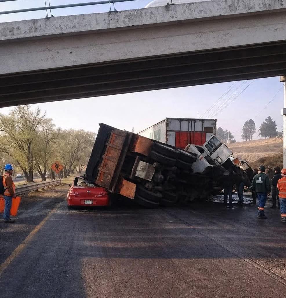 Provoca volcadura de tráiler cierre total en la Atlacomulco-Toluca ...