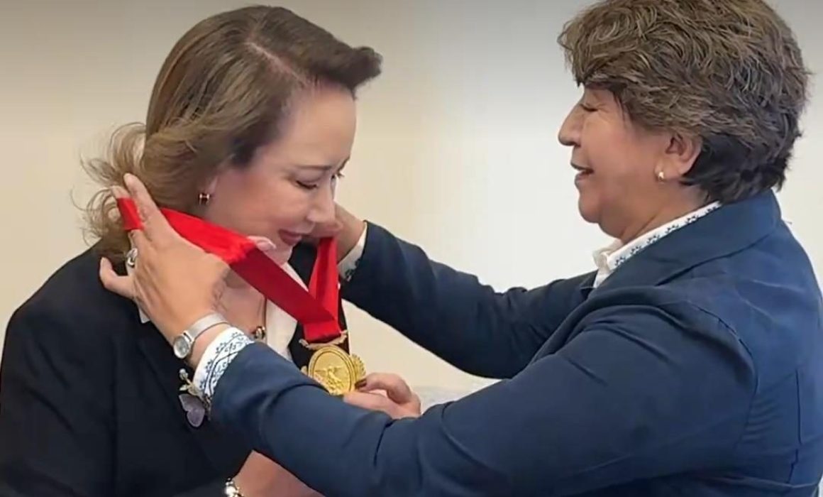 Entregan Delfina Gómez y PJEM Presea José Domingo Rus a Yasmín Esquivel