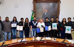 Reconoce Tlalnepantla a estudiantes campeones mundiales en robótica