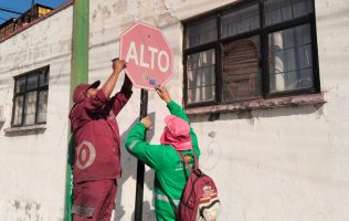 Renuevan más de 2 mil 700 señales viales en Toluca