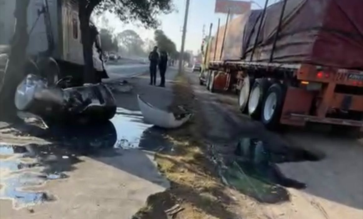 Reportan derrame de diésel en la Toluca-Palmillas; tráiler colisionó