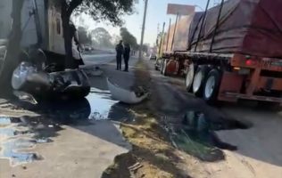 Reportan derrame de diésel en la Toluca-Palmillas; tráiler colisionó