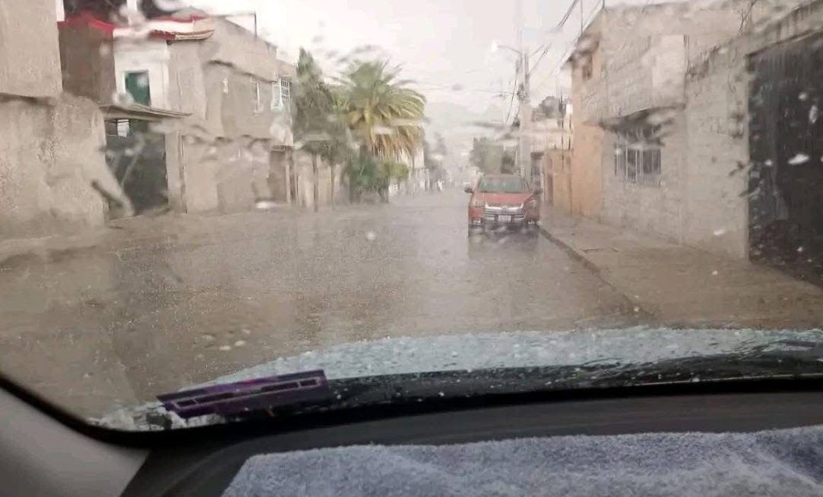 Reportan lluvias intensas con granizo en Zumpango y Metepec