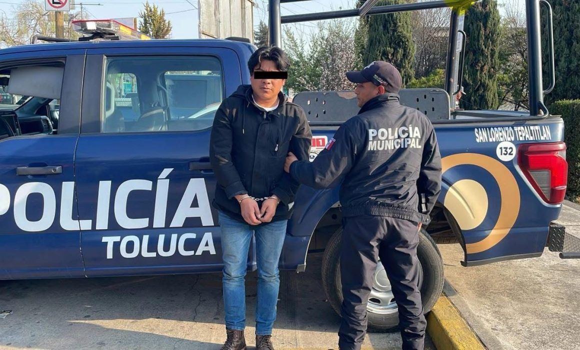 Se pelea sujeto con su tío y de coraje le quema el coche, en Toluca