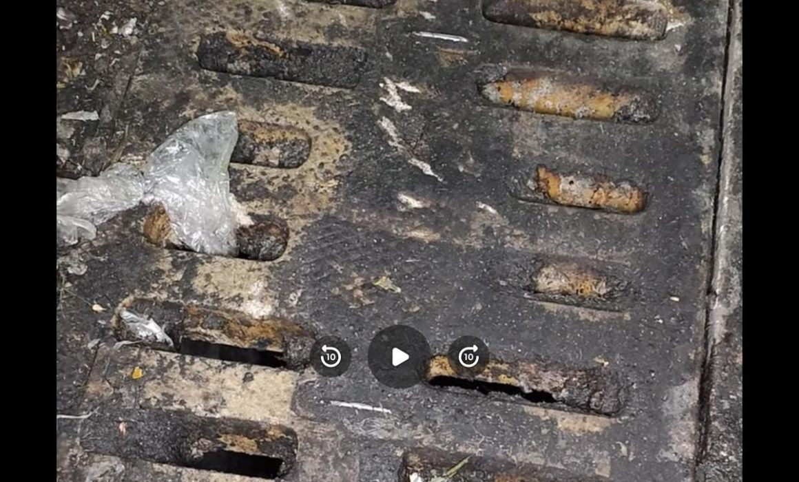 Señalan en Huehuetoca coladeras tapadas por grasa de negocios
