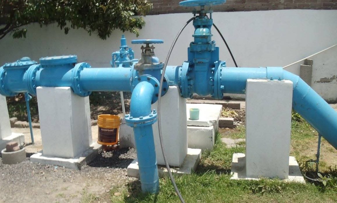 Suspenden suministro de agua en colonias de los Reyes la Paz