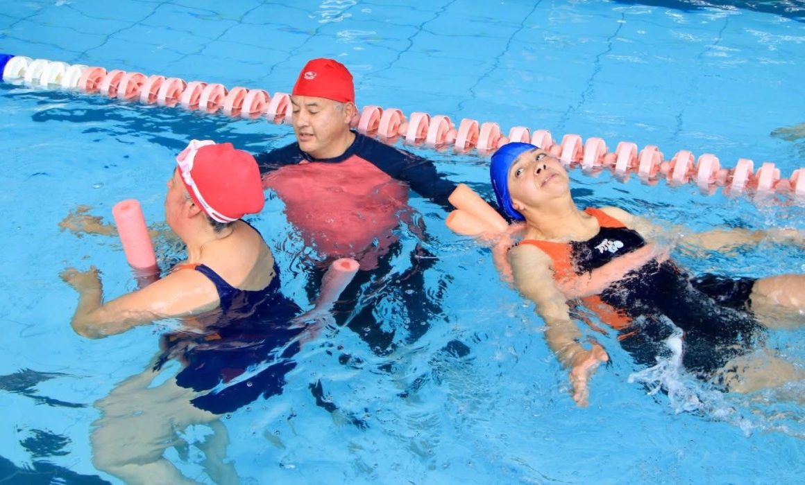 Transforman vidas en Metepec a través del deporte y la terapia acuática