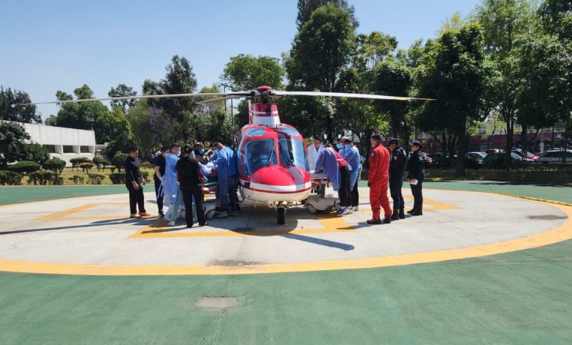 Traslada Grupo Relámpagos a pacientes tras explosión en Coacalco