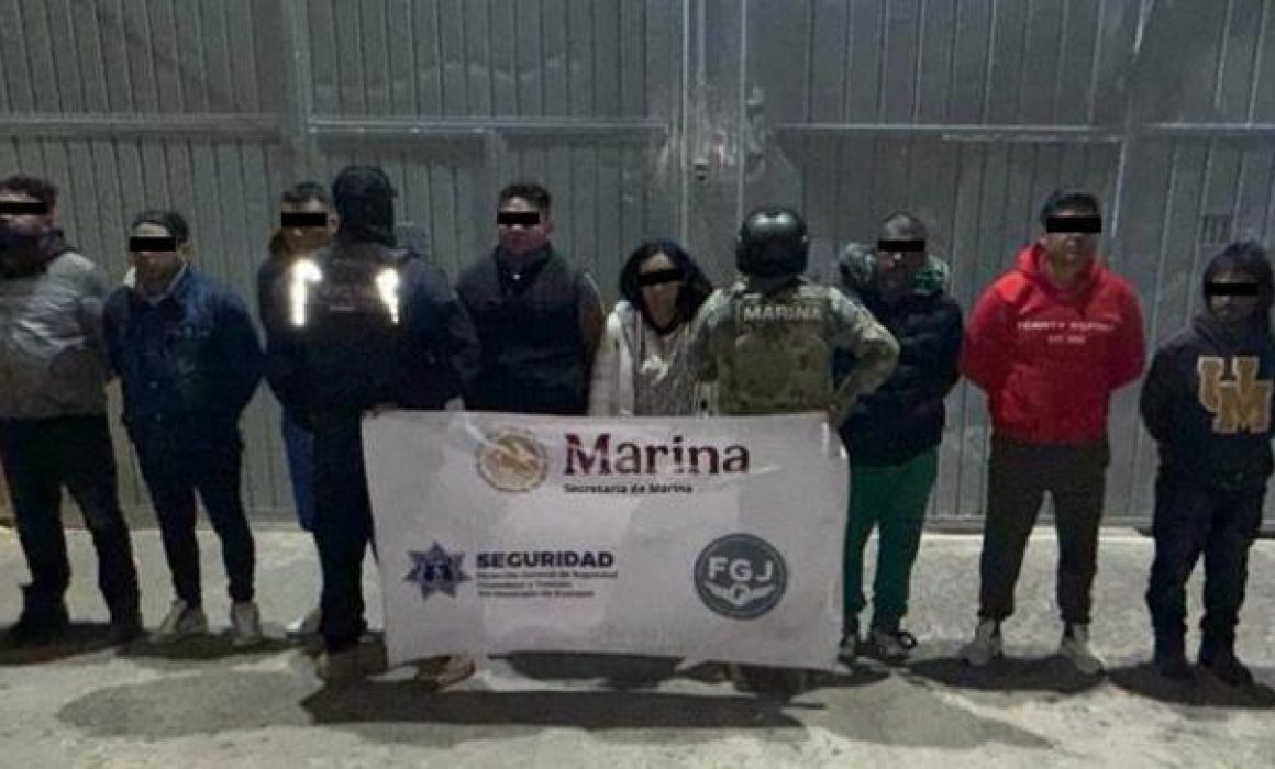 Trasladan a penal de Chiconautla a 11 presuntos invasores de viviendas