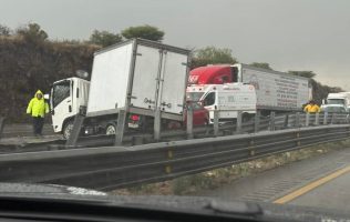 Vuelve a colapsar la Méx-Qro en Coyotepec por choque de 3 autos