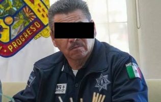 Captan a comisario jugando futbolito mientras arde Nicolás Romero