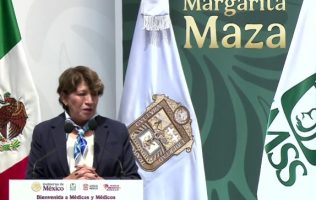 Abraza Delfina Gómez a médicos que serán luz y esperanza en el Edomex
