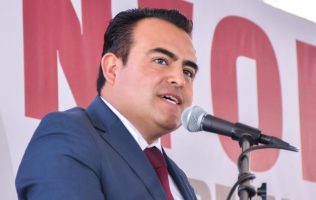 Acorralado edil de Xalatlaco cesa a al fin a mando agresor de mujeres