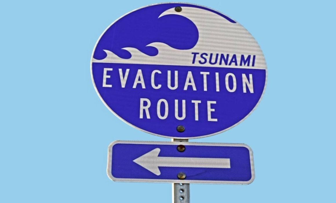 Activan alerta de tsunami tras sismo de 7.8 en Indonesia