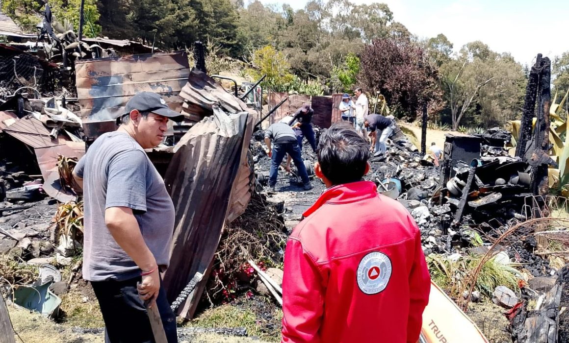 Arde casa en Tlaxomulco y DIF Toluca responde auxilian a 4 heridos