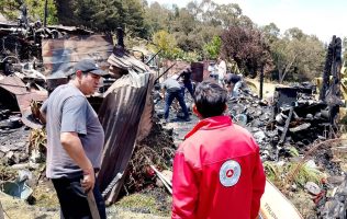 Arde casa en Tlaxomulco y DIF Toluca responde auxilian a 4 heridos