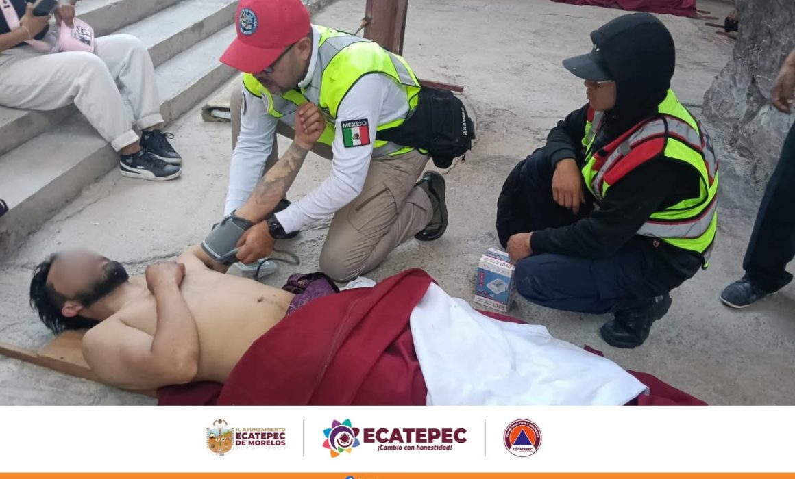 Atienden a 18 personas durante viacrucis en Ecatepec