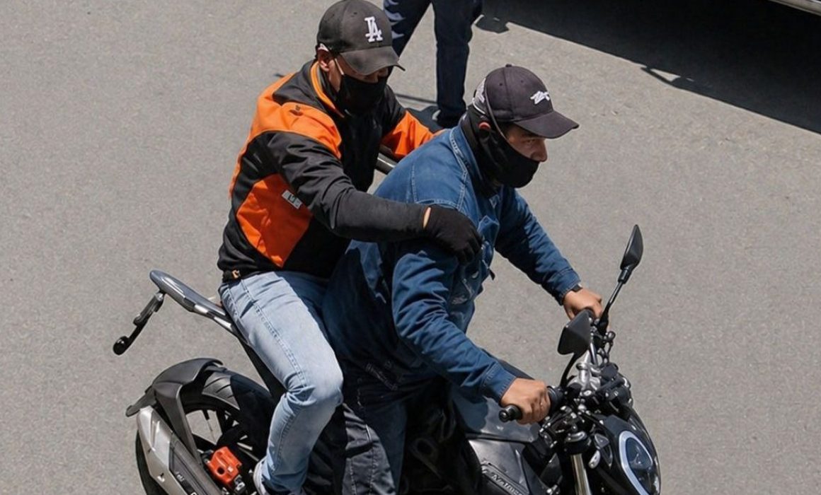 Atracan sucursal bancaria en Chiconcuac; despojan a cliente de 2 mdp