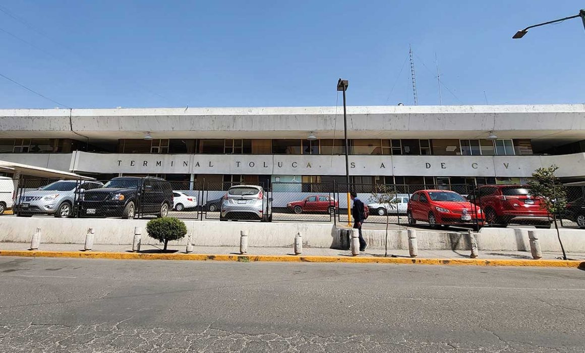Aumenta flujo de pasajeros en terminal de Toluca por periodo vacacional