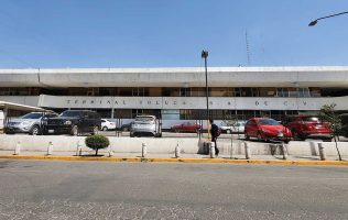 Aumenta flujo de pasajeros en terminal de Toluca por periodo vacacional