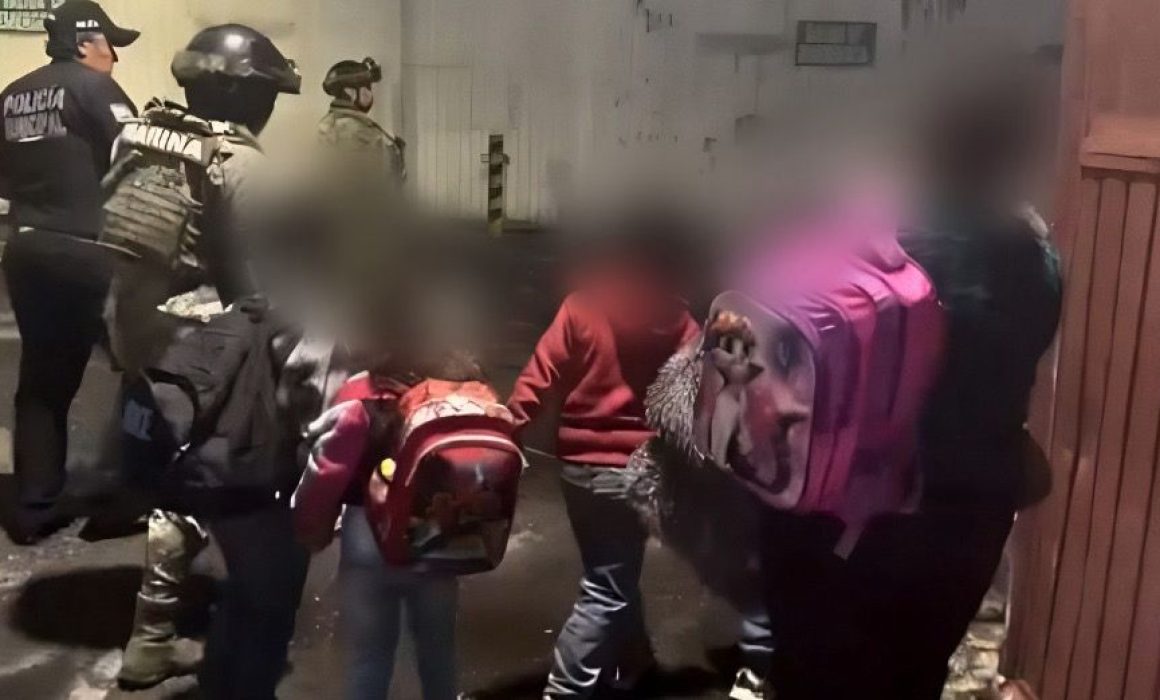 Ayuda policía de Ecatepec a familia vulnerable a regresar a Zacatecas